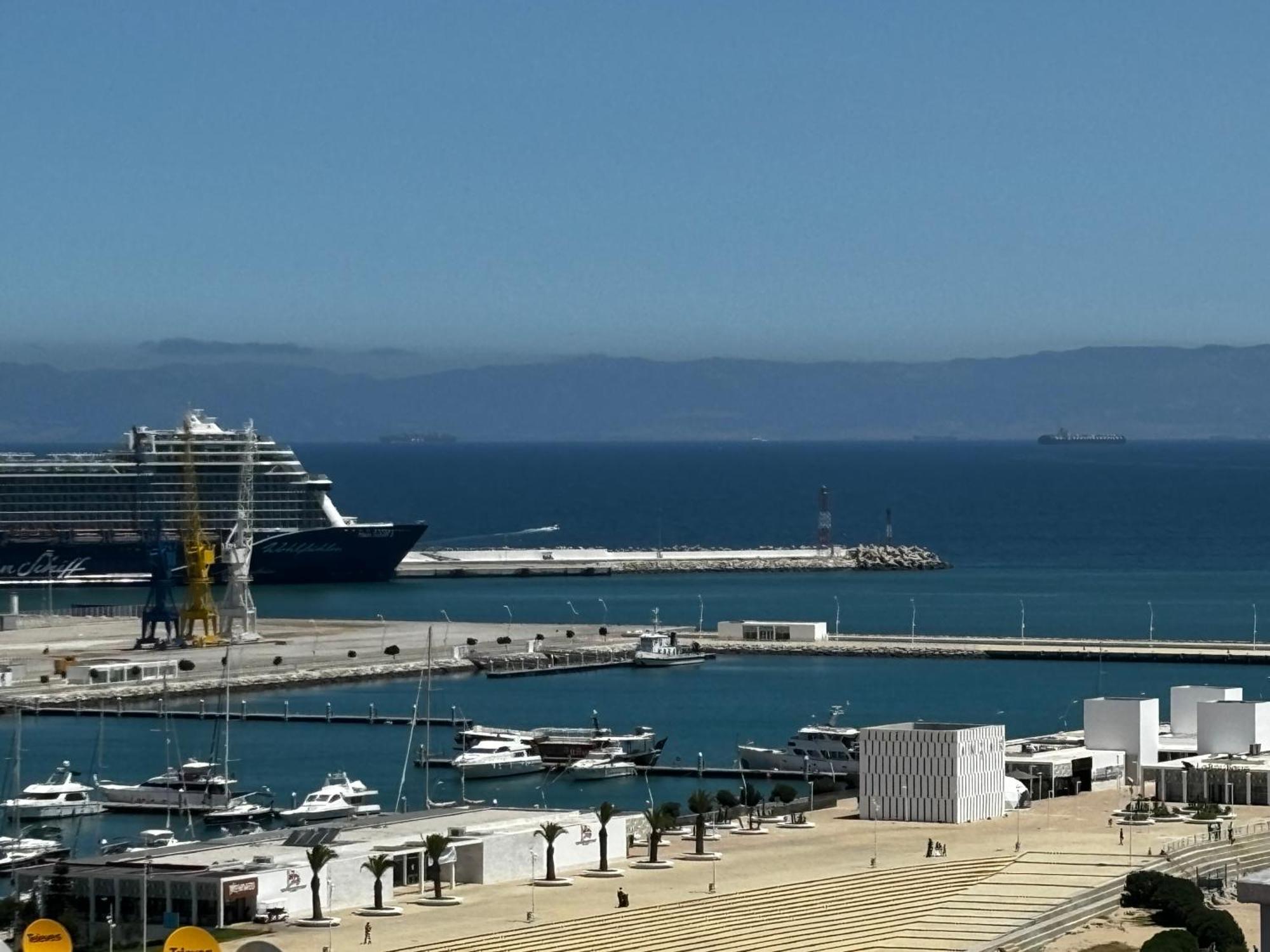 Marina View Residence Luxurious Studio Retreat With Stunning Ocean Views 1 Double Bedroom, 1 Convertible Couch Tanger Zewnętrze zdjęcie